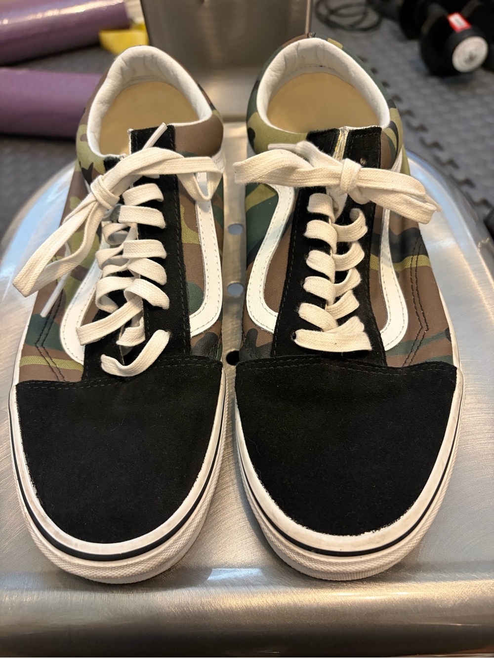 Vans Camo Old Skool Low cut Sneakers. Unisex. Men’s size 9.5, Women’s size 11.